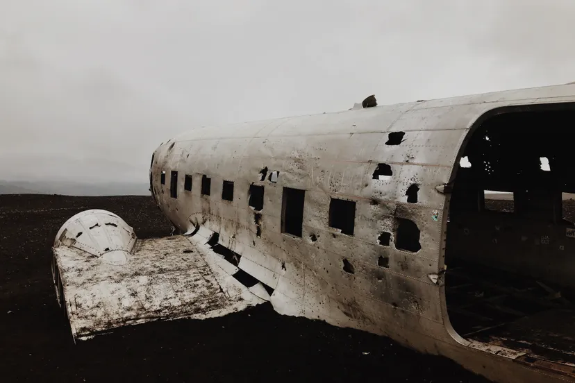 photo of abandoned aircraft 2825736