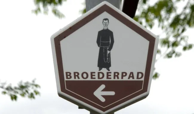 azoro4hvcbyu1u8oy168q3edr broederpad