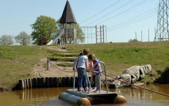 f49jshc372ezpah3wyn9fsq8r beljaartbuiten