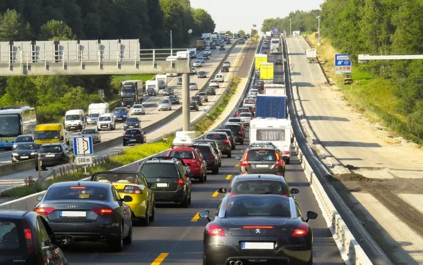 file druk autoverkeer vakantie 915x518 1
