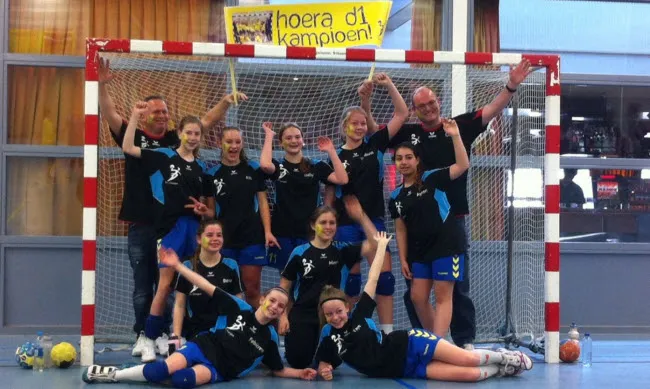 hwuy7qwog0gnwate01o3vukww d1handbal