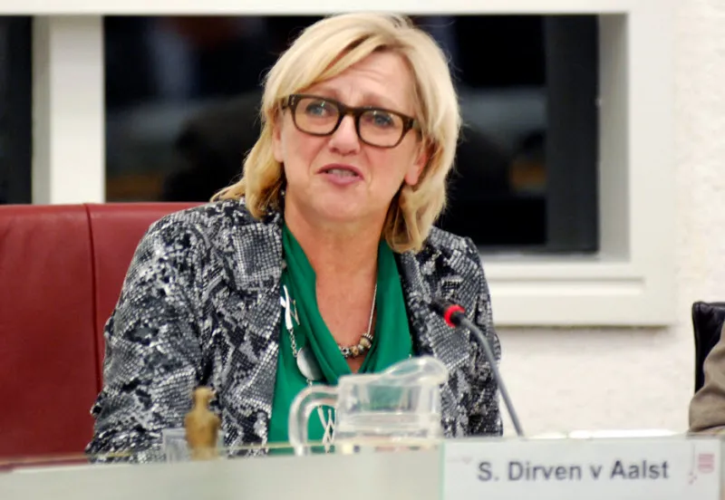 r9nph3g9i5bjech0n9cr3sukz simone111