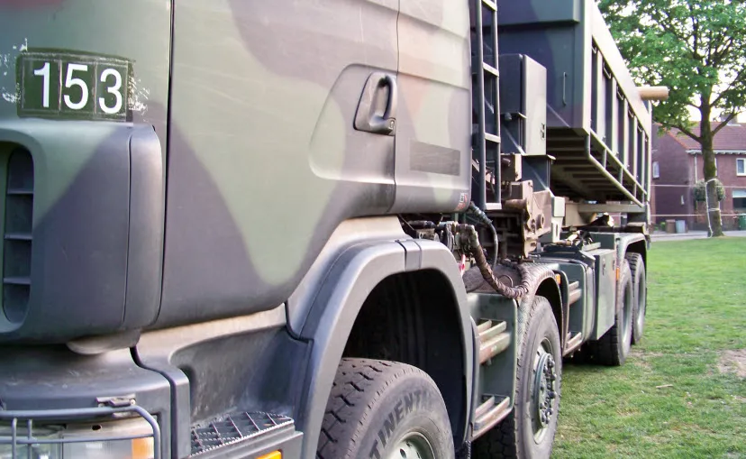 u8hmvmcjcpad8lgyy1tqk8nks militairen 001