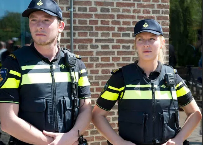 zghdy4bez62b19cku16ciwk9f politieuniform1