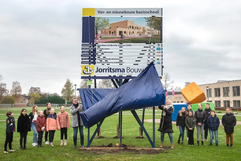 211124-onthulling-bouwbord-ver-en-nieuwbouw-basisschool-klazienaveen