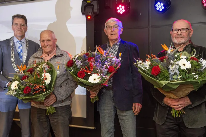 3-lintjes-bij-ijsvereniging-hou-vol-barger-oosterveld