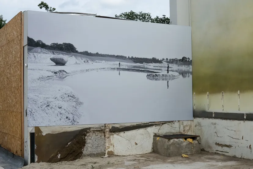 bouwplaats-biochron-fotoexpo-jan-niks-50-jaar-broken-circle-spiral-hill-foto-cbk-emmen