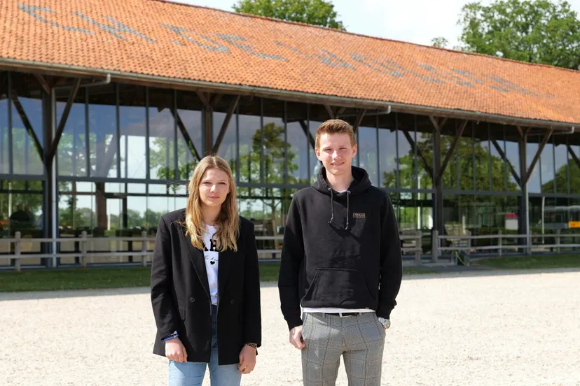 ch-houtzager-nina-links-en-boer-de-wesley-rechts-foto-hans-khoe-2023-scaled