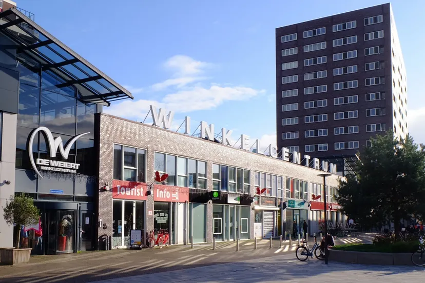emmen-raadhuisplein-winkelcentrum-deweiert