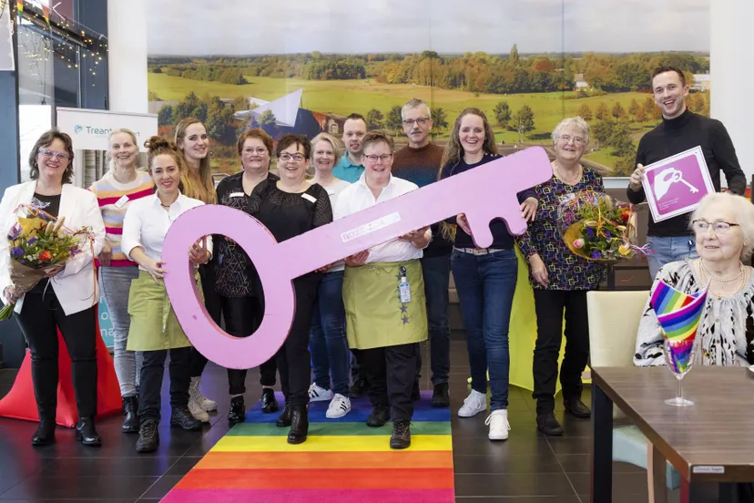 emmen-treant-roze-loper-holdert