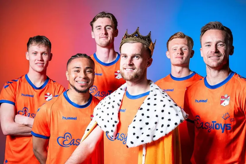 fc-emmen-presenteert-oranje-tenue-voor-koningsdag