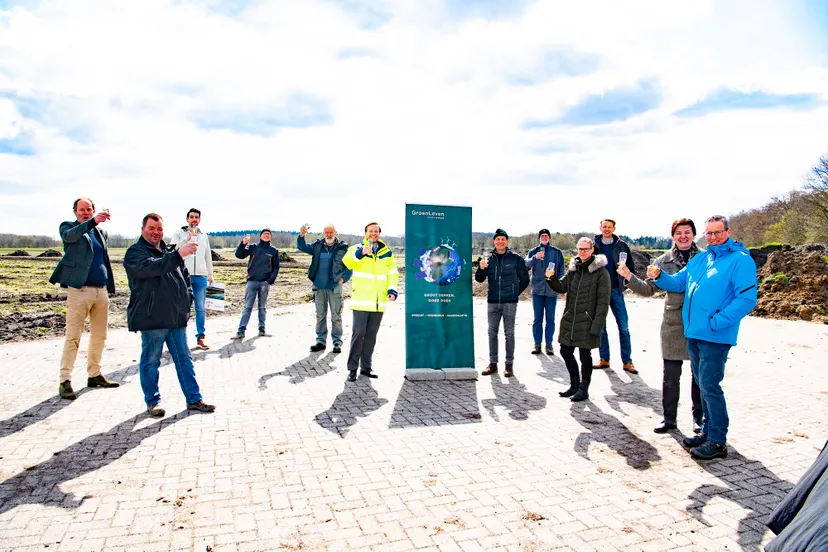 feestelijk-moment-bij-zonnepark-exloo