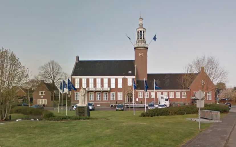 gemeentehuis-hoogeveen-googlemaps-915x518-1-915x518-1