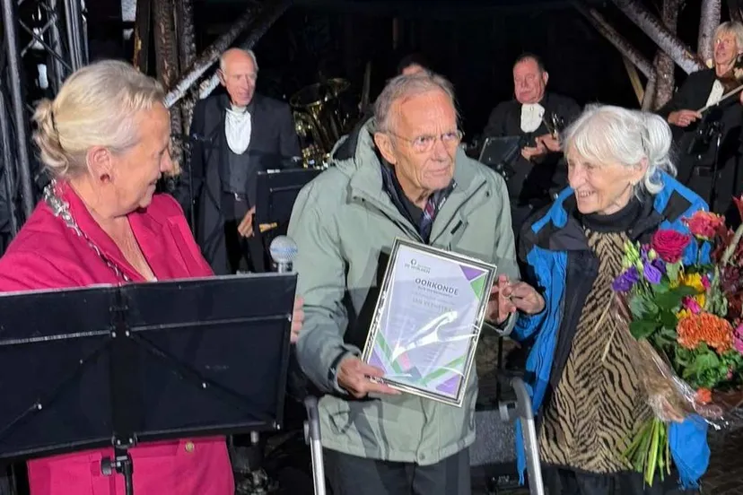 Gemeentelijke erepenning voor Jan Veenstra