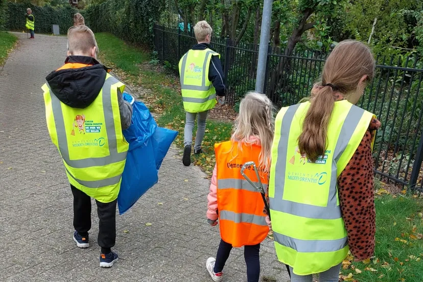 kinderen-van-ikc-meester-siebering-zorgen-voor-een-groene-omgeving-in-nieuw-balinge