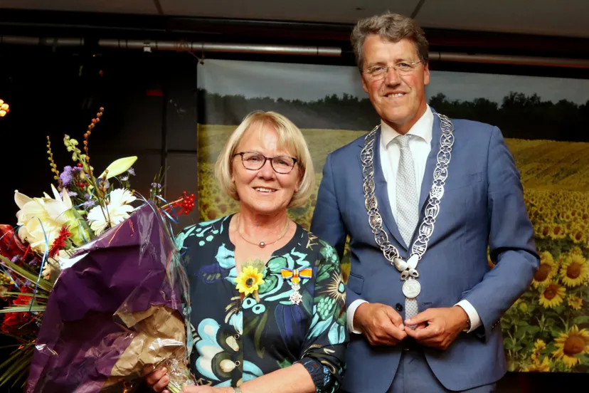 koninklijke-onderscheiding-voor-sandie-de-leeuw-fuhler