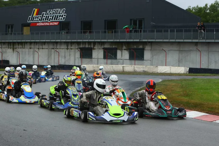 Lars Vennink met nummer 382 in groot startveld van pole naar zege in Mariembourg