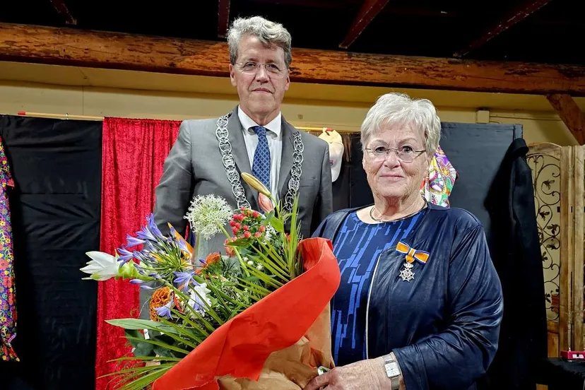 lintje-voor-alie-huizing-staal