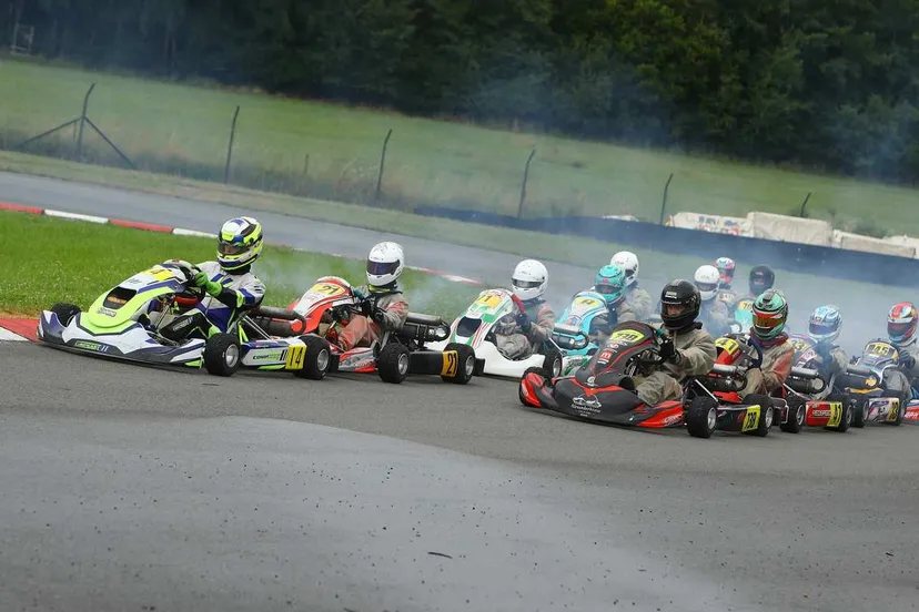 Mick Blankespoort met nummer 14 pakte weer een overwinning