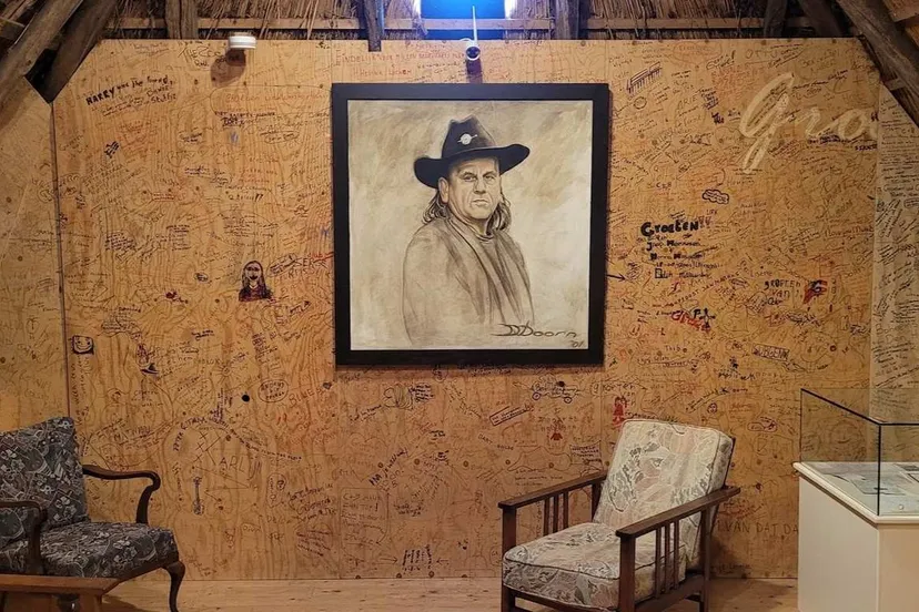 Muskee portret op zolder