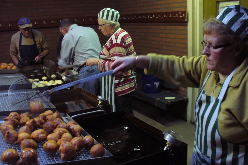 oliebollen-bakken-drenthina-foto-reinout-meijer
