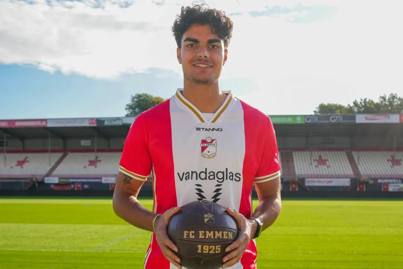 PERSBERICHT FC Emmen huurt Antonio Satriano van Heracles Almelo - Foto Jari Leijssenaar - FC Emmen