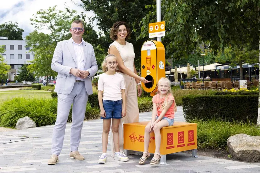 Raymond Wanders onthult zonnebrandpaal