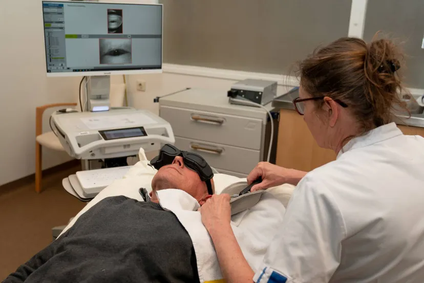 treant-evenwichtsonderzoek-krijgen-patienten-warm-en-koud-water-in-de-oren-gespoten