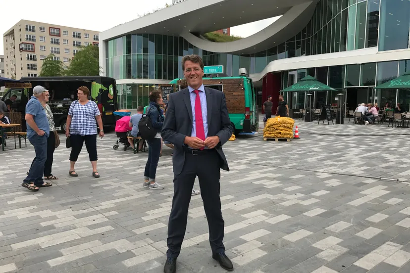 van-oosterhout-raadhuisplein