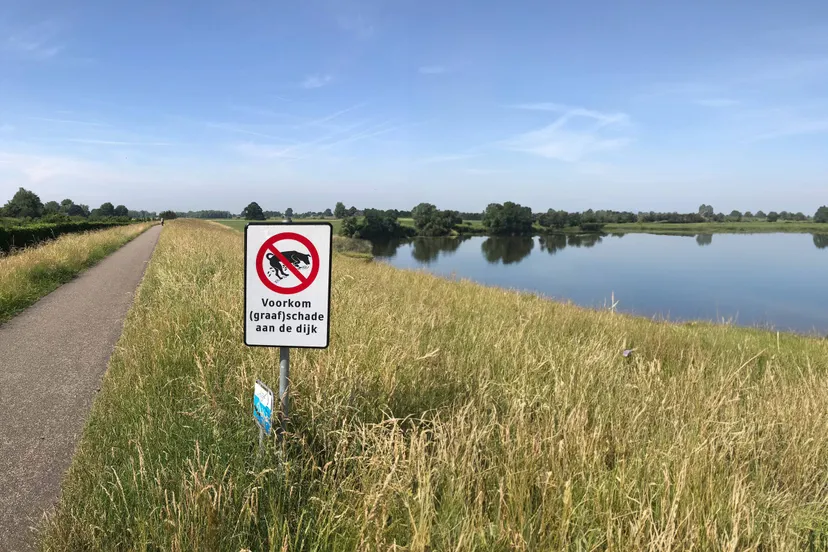 wdodelta-bord-voorkom-graafschade-aan-de-dijk