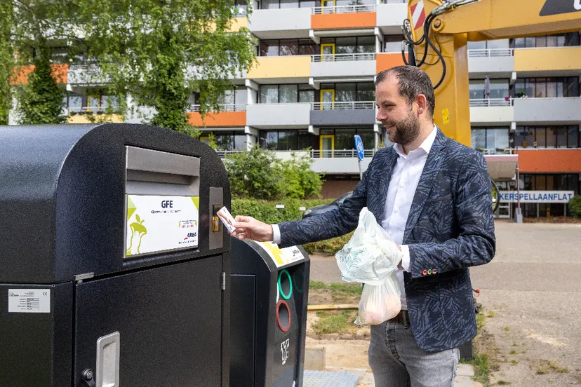 wethouder-van-der-weide-gebruikt-gfe-zuil