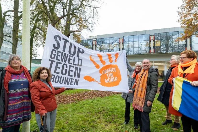 251125 Guido Hansman - Orange The World - 2059-LR