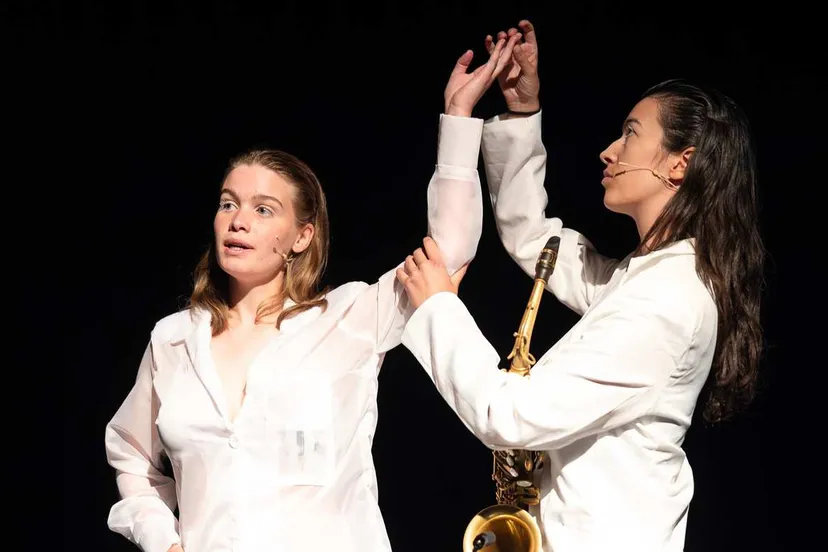 NEXT-theater-21cm-300dpi_SV21138