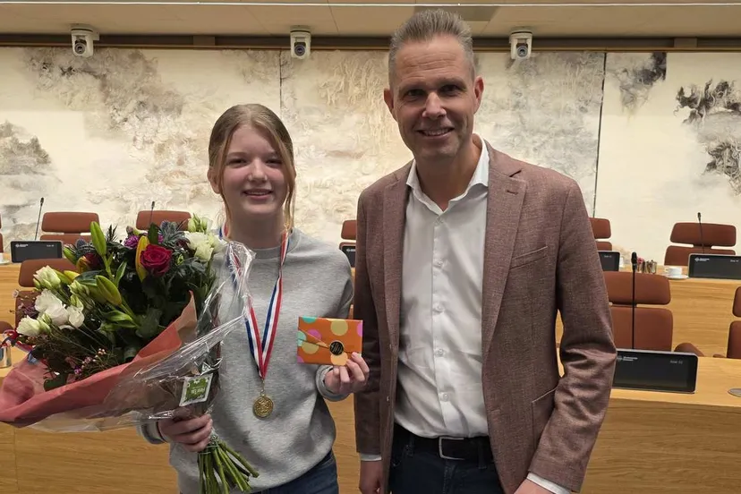 251208 Persbericht huldiging Nederlands zwemkampioene Meike Pekelsma foto