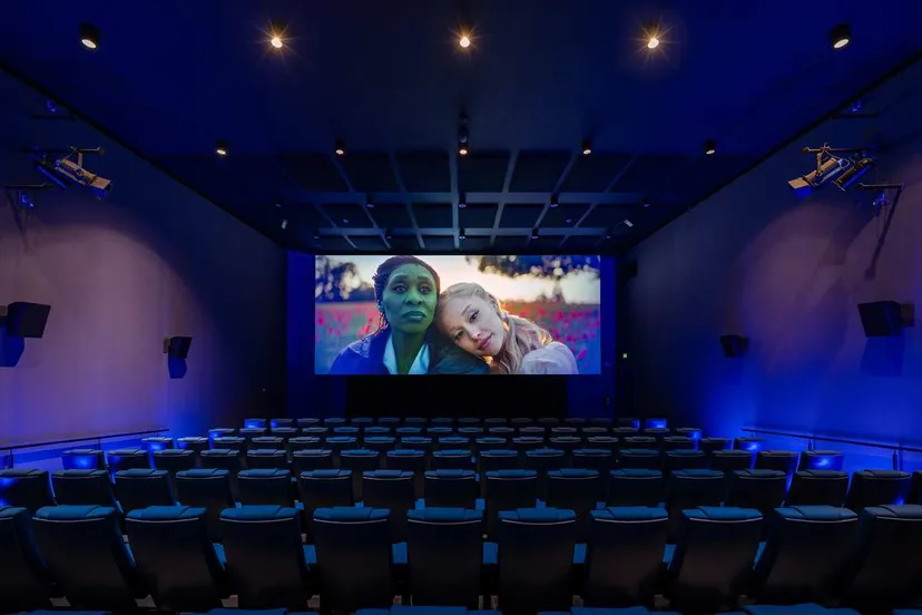 Vernieuwde Bioscoopzaal De Nieuwe Kolk met Wicked op scherm