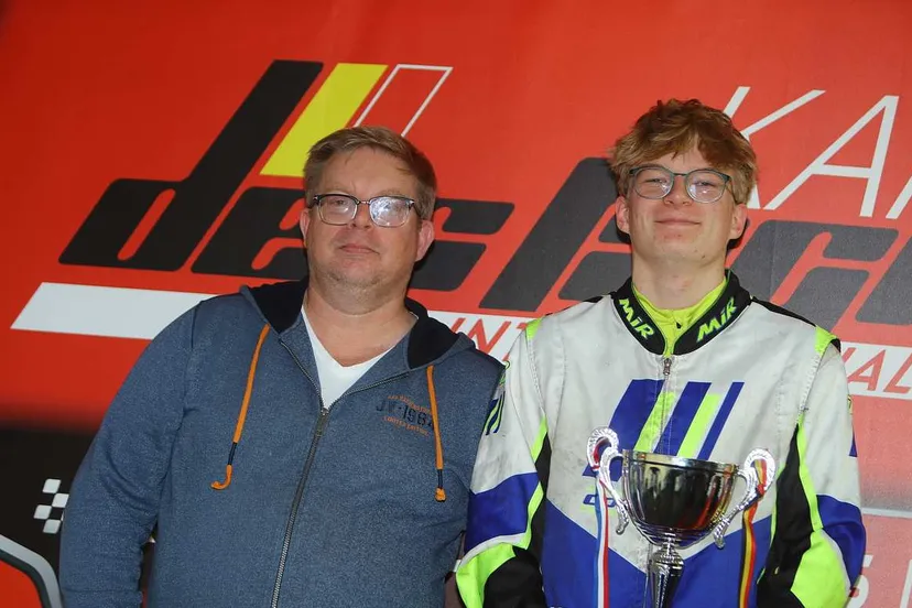Lars Vennink met zijn vader als monteur kampioen Rotax Max Senior karting