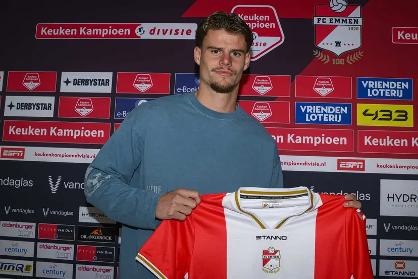 PERSBERICHT FC Emmen huurt Sam Karssies van FC Twente foto Cor Lasker  FC Emmen