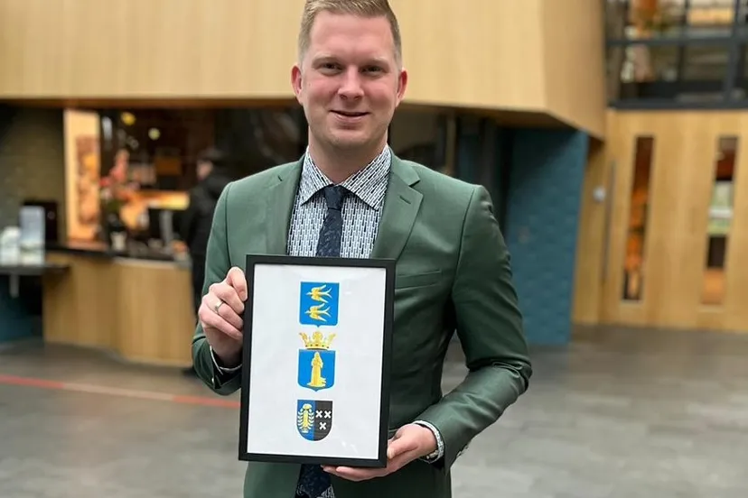 burgemeester scholtze met de oude gemeentewapens