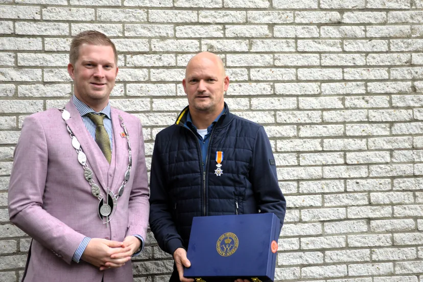 nick simonis en burgemeester boy scholtze foto gerard van vugt