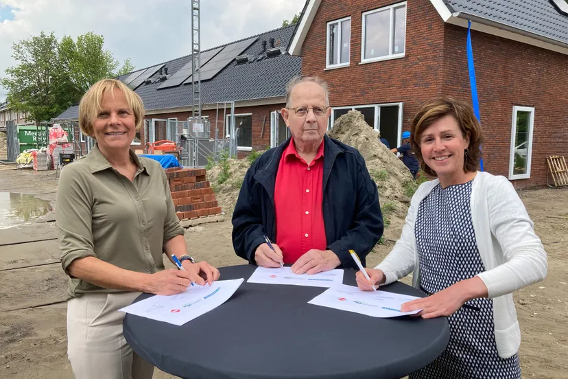 ondertekening prestatieafspraken vlnr van beijsterveldt dudok schuitmaker