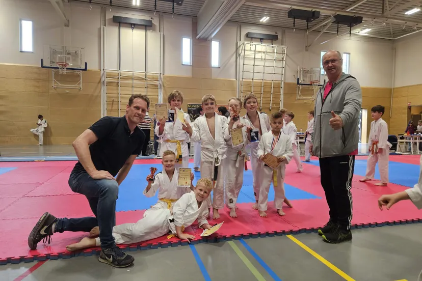 d1a12ddf 565b 49f5 996f e957f84e09c9