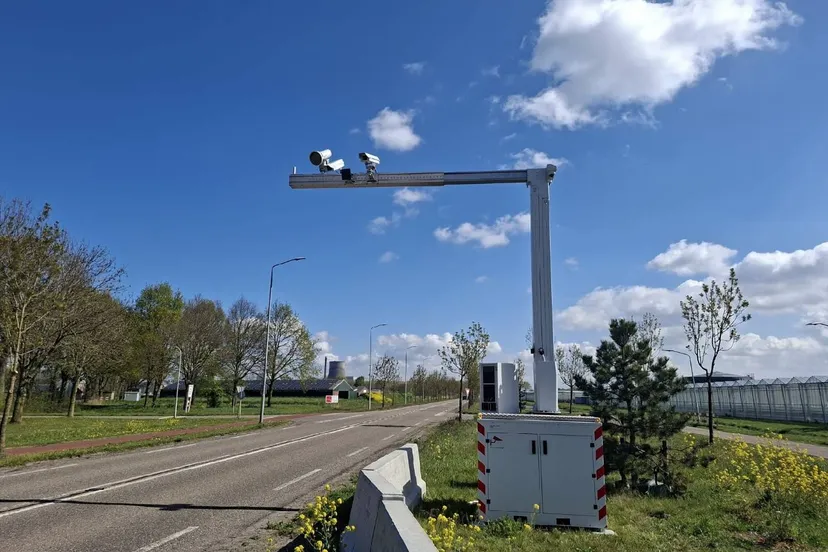 Focusfliser aan de Kanaalweg-West in Made