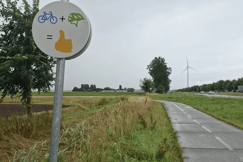 Complimentborden fietshelmen (© prov Flevoland)