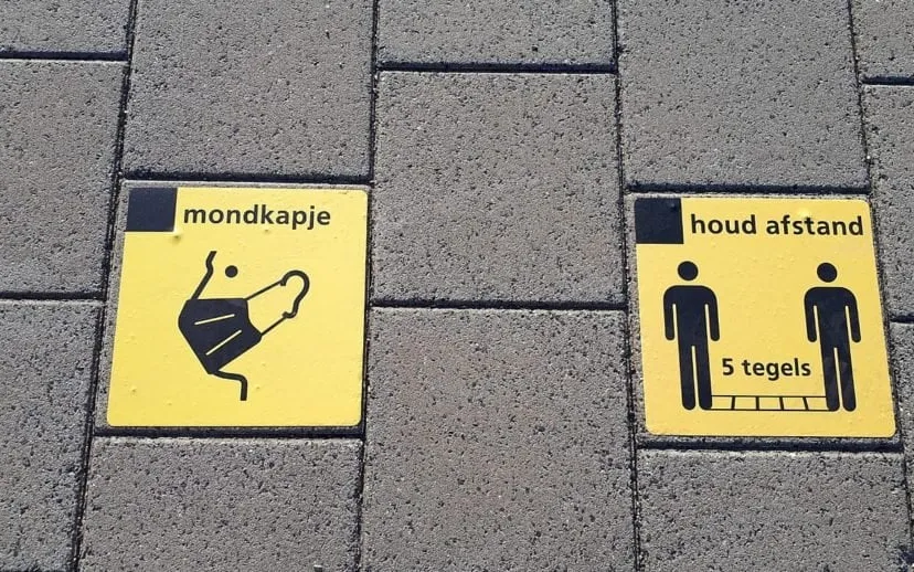 1280px social distance indicators at breukelen station during covid 19 pandemic mondkapje afstand breukelen cc by sa 40 wikipedia commons martind 915x518 1