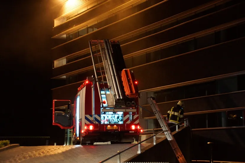 205652 brandweer heeft uur nodig om brandhaard te lokaliseren bij de rabobank in druten dsc03857