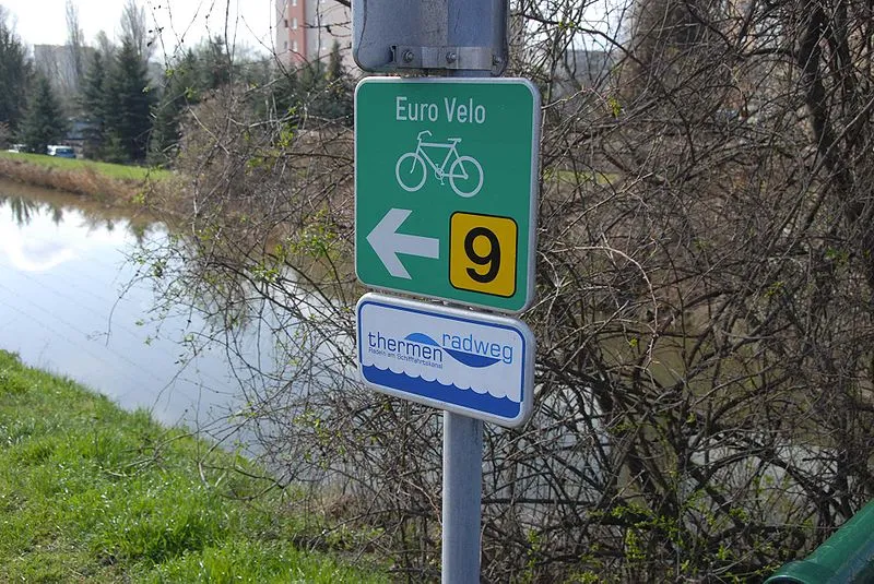 800px neustaedter kanal eurovelo