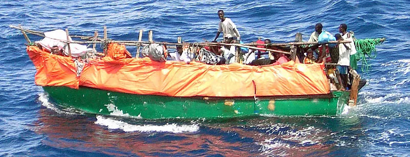 800px somali refugee boat