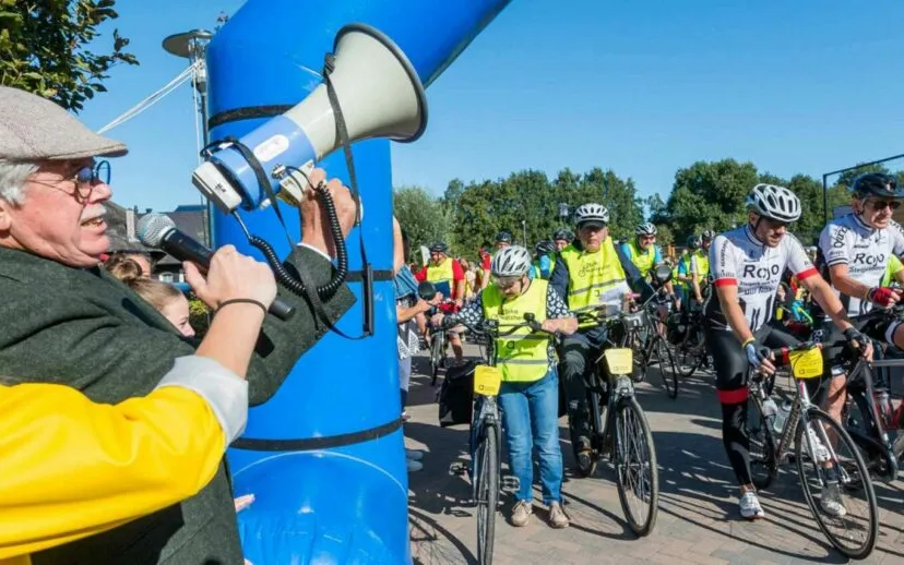 alzheimercafefietsencd026f9d662275d7bc4678fda53050b472fd78e6 scaled 915x518 1