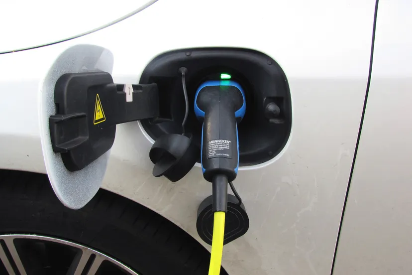 auto opladen menno de jong pixabay