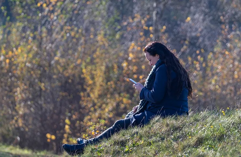 buiten telefoneren zachtleven pixabay